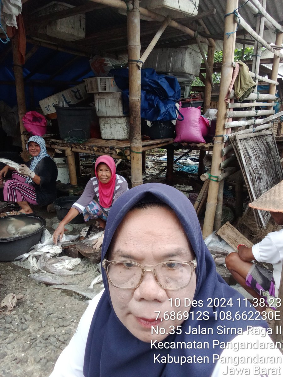 Darsitipnd's tweet photo. Selasa(10/12/24), Darsiti Luhkan Kab. Pangandaran di poklahsar Srikandi Ds. Pangandaran mdmpgi pnglhn ikan jambal roti sbyk 150 kg, ikan kewer sbyk 50 kg.
#Giatluhkansatminkalbogor #pangandaran #produksi #luhlapor @bppsdm_puslatkp @brpbatpp_bogor @kkpgoid https://t.co/j7rx6iuBu8