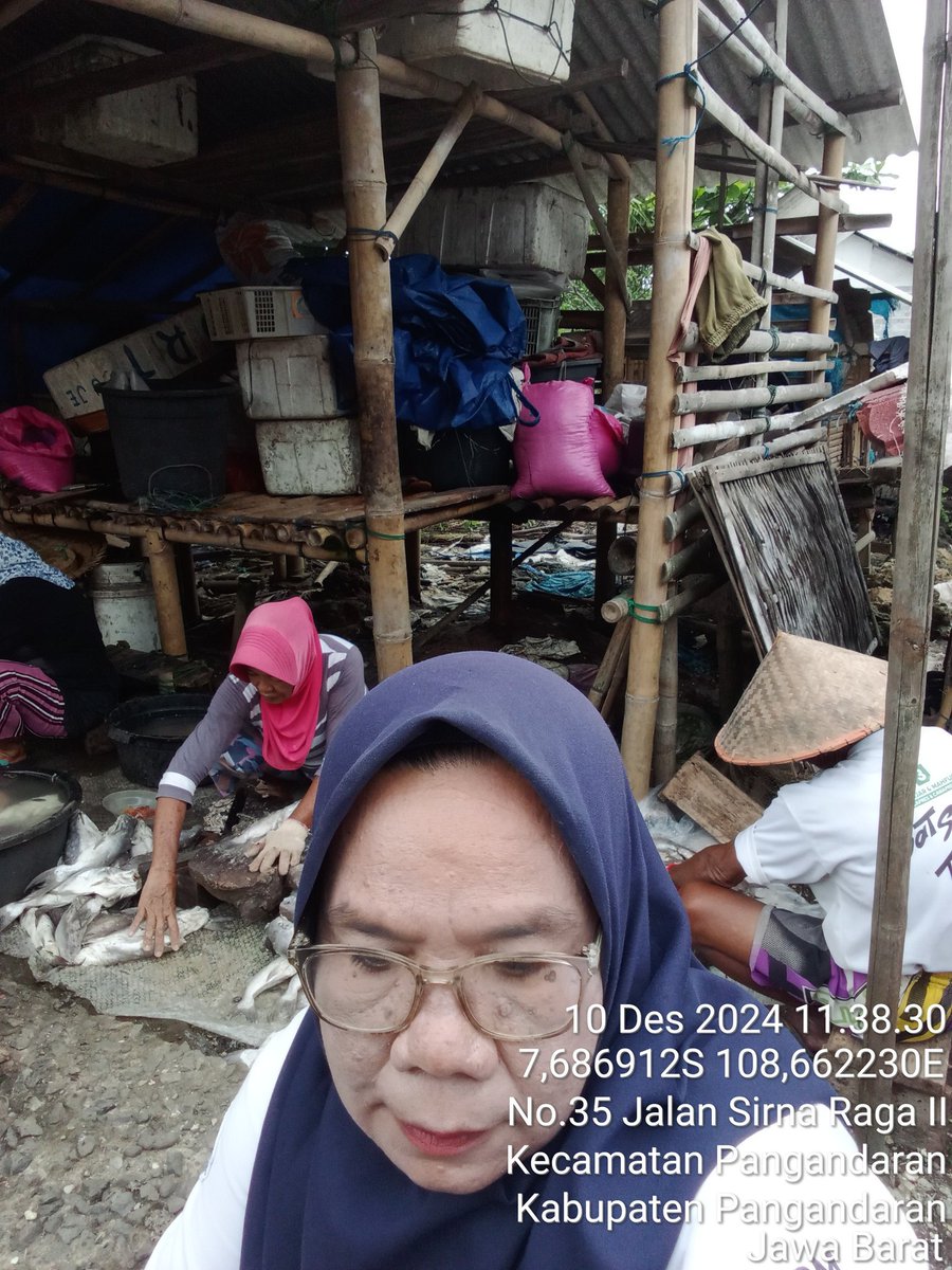 Darsitipnd's tweet photo. Selasa(10/12/24), Darsiti Luhkan Kab. Pangandaran di poklahsar Srikandi Ds. Pangandaran mdmpgi pnglhn ikan jambal roti sbyk 150 kg, ikan kewer sbyk 50 kg.
#Giatluhkansatminkalbogor #pangandaran #produksi #luhlapor @bppsdm_puslatkp @brpbatpp_bogor @kkpgoid https://t.co/j7rx6iuBu8
