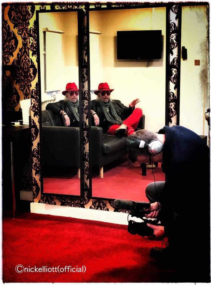 nickelliottinfo's tweet photo. Double vision…
@nickelliottrock 
@nickelliottinfo 
@nick_italian 
#doublevision #relection #mirror #backstage #demontforthall #leicester #nickelliottrock #nickelliottinfo #nickelliottrockartphotographer 
nick elliott rock art photographer (official) https://t.co/FBWh0xu7Ri