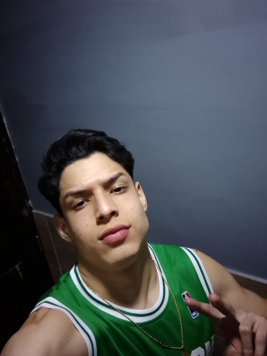raydersonr's tweet photo. Feliz navidad por acá💚 https://t.co/Wj6QZIrqY1