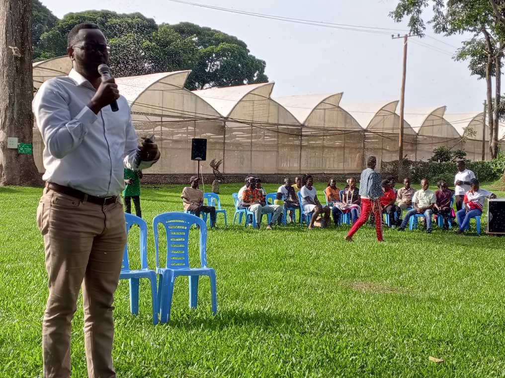 NAFOPHANU's tweet photo. The day ended on a high with edutainment! 🎭 Super Charger inspired, HR Manager Joseph Balondemu welcomed guests, and the Wagagai Drama Group delivered powerful skits on HIV stigma and discrimination.
#ZeroHIVStigma #ZeroDiscrimination #NafophanuUpdates https://t.co/lUaNYvpCxz