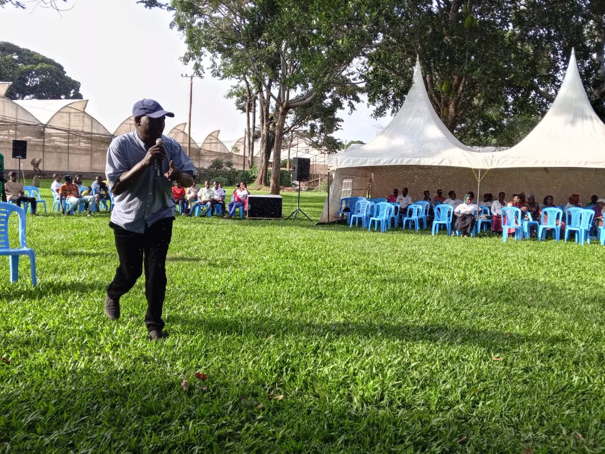 NAFOPHANU's tweet photo. The day ended on a high with edutainment! 🎭 Super Charger inspired, HR Manager Joseph Balondemu welcomed guests, and the Wagagai Drama Group delivered powerful skits on HIV stigma and discrimination.
#ZeroHIVStigma #ZeroDiscrimination #NafophanuUpdates https://t.co/lUaNYvpCxz