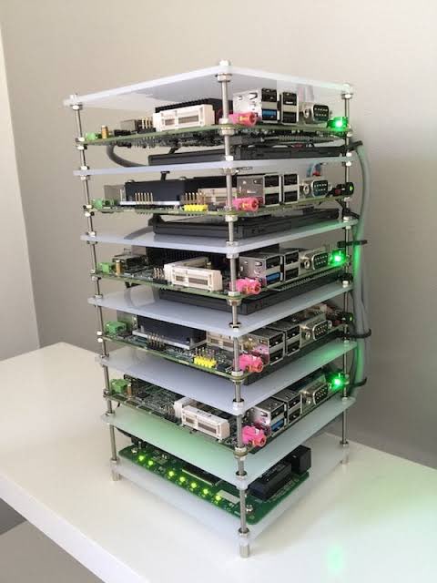 lynxluna's tweet photo. Fsck the case I’ll just stack with spacers. 🤧. #PrakaryaServer (not mine)

Ref: Reddit https://t.co/eRPC8tfVf0
