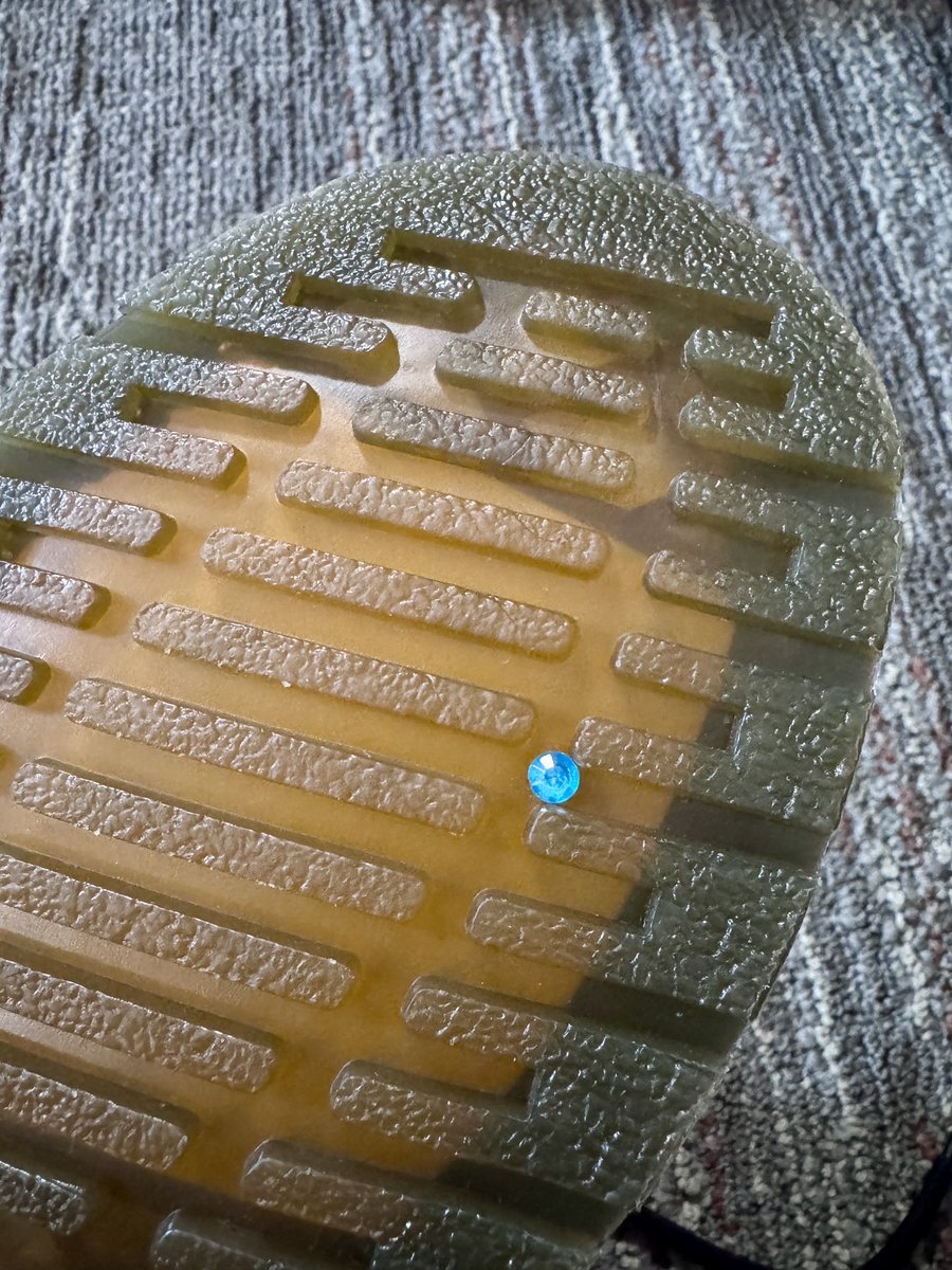 ForksFlash's tweet image. “There’s glitter on the floor after the party” I was sitting on the hotel floor this morning packing my bag to head home &amp;amp; found this blue gem stuck in the bottom of my shoe. 😭🫶 #TheErasTour