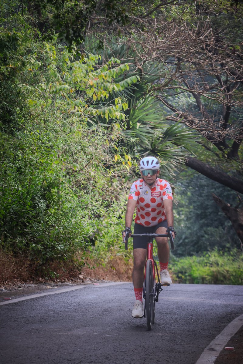 pedalandtring's tweet photo. #cyclingphotos #cyclingphotography #roadcycling #roadbikes #tifosi #tifosioptics #tifosiindia #exadsports #cyclingaddict #roadbikes #sunglasses #cyclingblogger #pedalandtringtring #polkadots #vanryselhelmet #fitnessmotivation #fitindia #fitindiamovement #fitindiacyclingtuesdays https://t.co/c820PmV7lQ