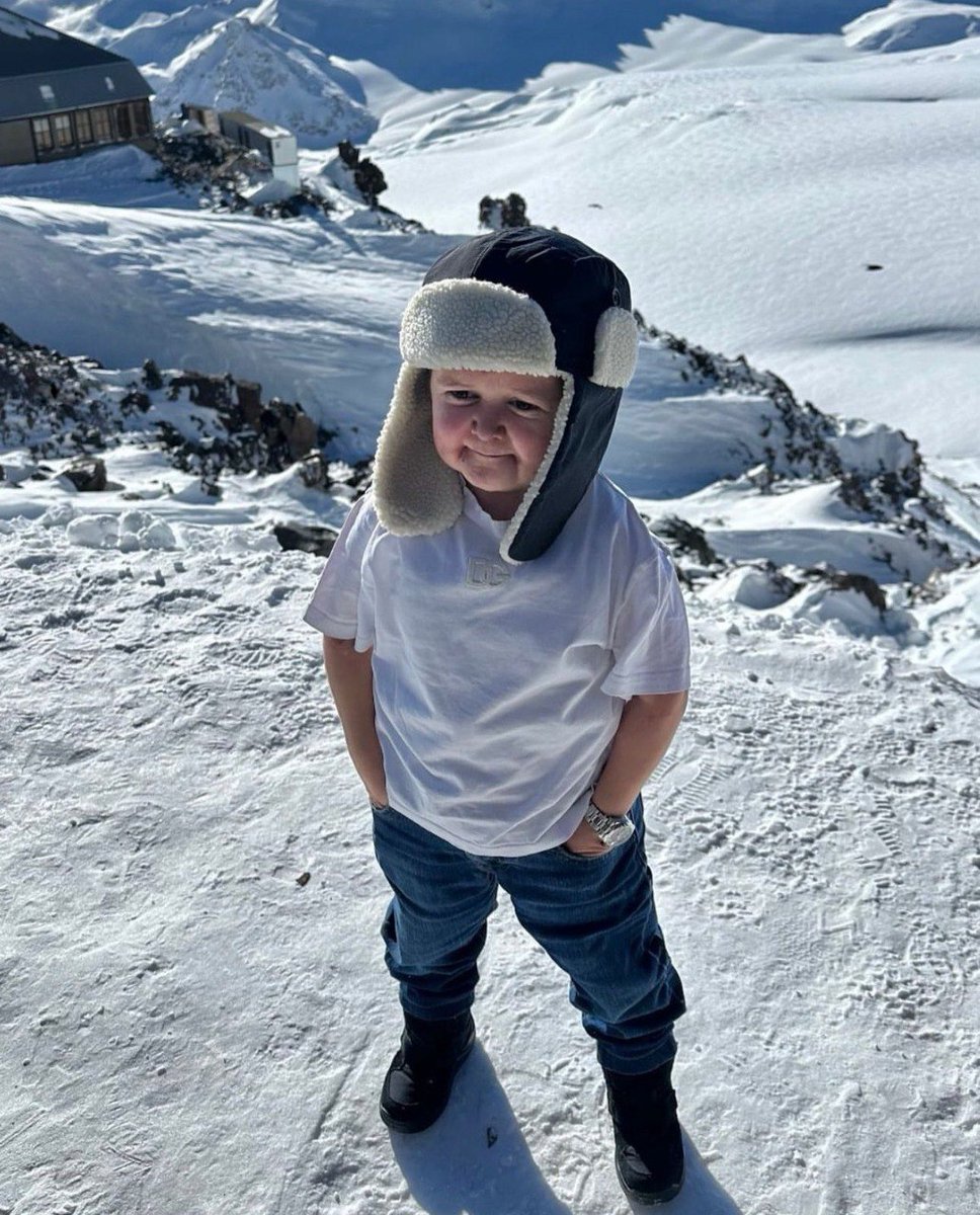 HasbiOnSol's tweet photo. $HASBI, Solana's #1 Charity Coin ❤️

Donating a portion of all trading volume to international children's charities in #HASBULLA's name 👑

HaSbULSHz7S2eEkmGSgyYwmbHcTecc5xcNAo6e8TfWFs

#FORTHECHILDREN #HASBI https://t.co/HgvZ5RpaOV