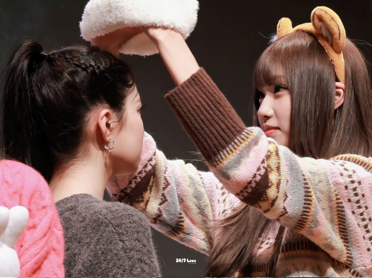 jungeunfile's tweet photo. this is the cutest photo sequence ever i cried https://t.co/HxkwvNHcCg