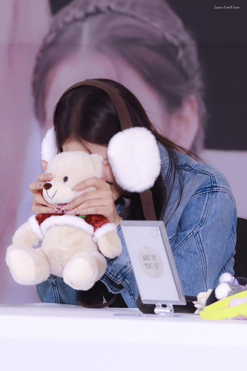 241208 뮤직아트 영등포 공개팬싸 #윤지윤 #YOONJIYOON   

부끄 강쥐 😆