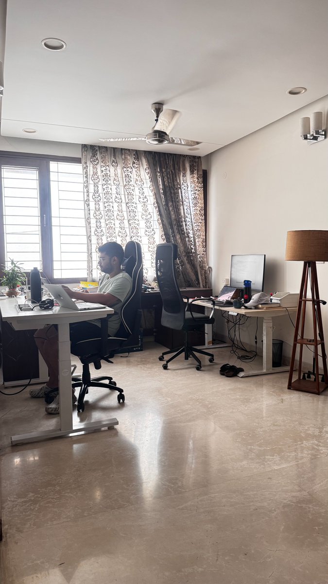 Looking for a flatmate to fill in 1 room in a 4BHK duplex near Indiranagar metro.

Beautiful spacious house, very welll ventilated, 2 floors + big terrace, Fully furnished.

More details here. : rattle-drop-535.notion.site/Cosmify-Hauz-1…

Rent: ₹23,540/month Deposit: ₹1,00,000 Availability: From