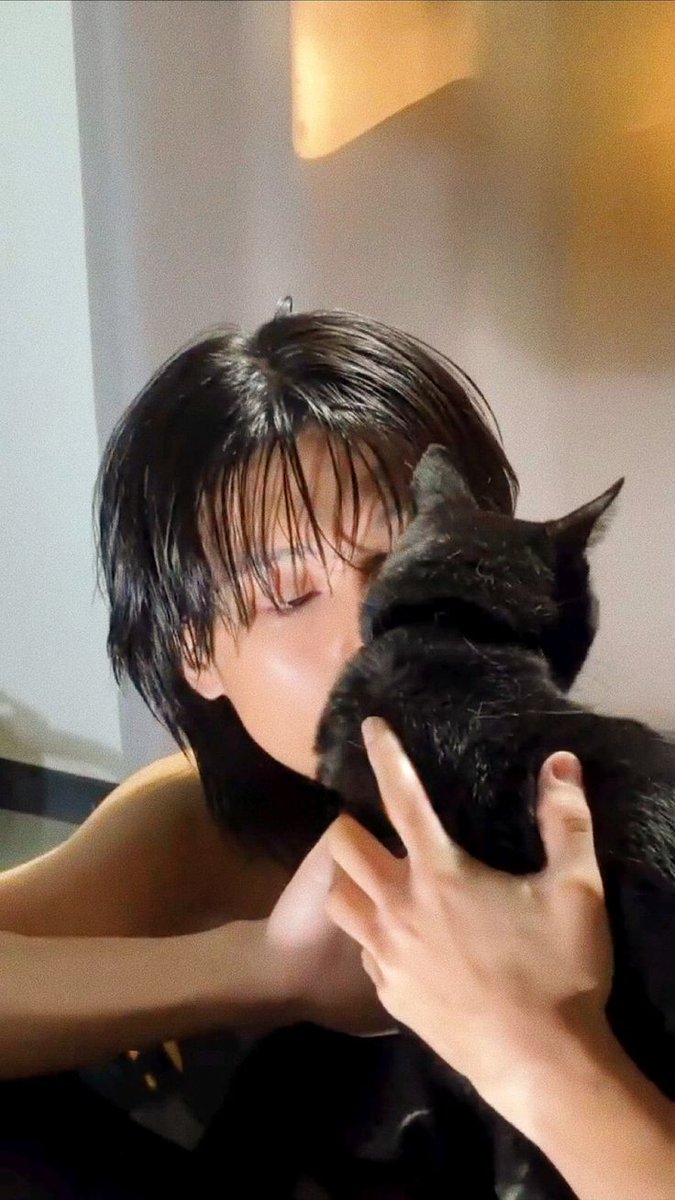 ᅠ
 ❝ 

Bitch, you know I'm sexy
Ugh, don't call, just text me
Bitches slow, can't get on my speed

                                                                ᅠ❞