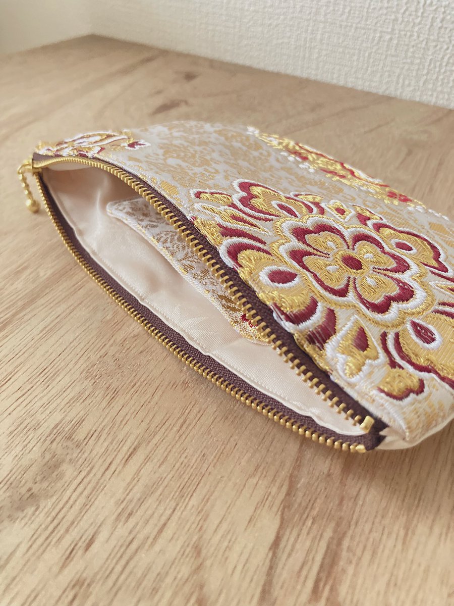 帯リメイクミニトートにぴったり入る同じ柄のポーチを作成しました🤍

#ハンドメイド　#記録　#帯リメイク　#帯ポーチ