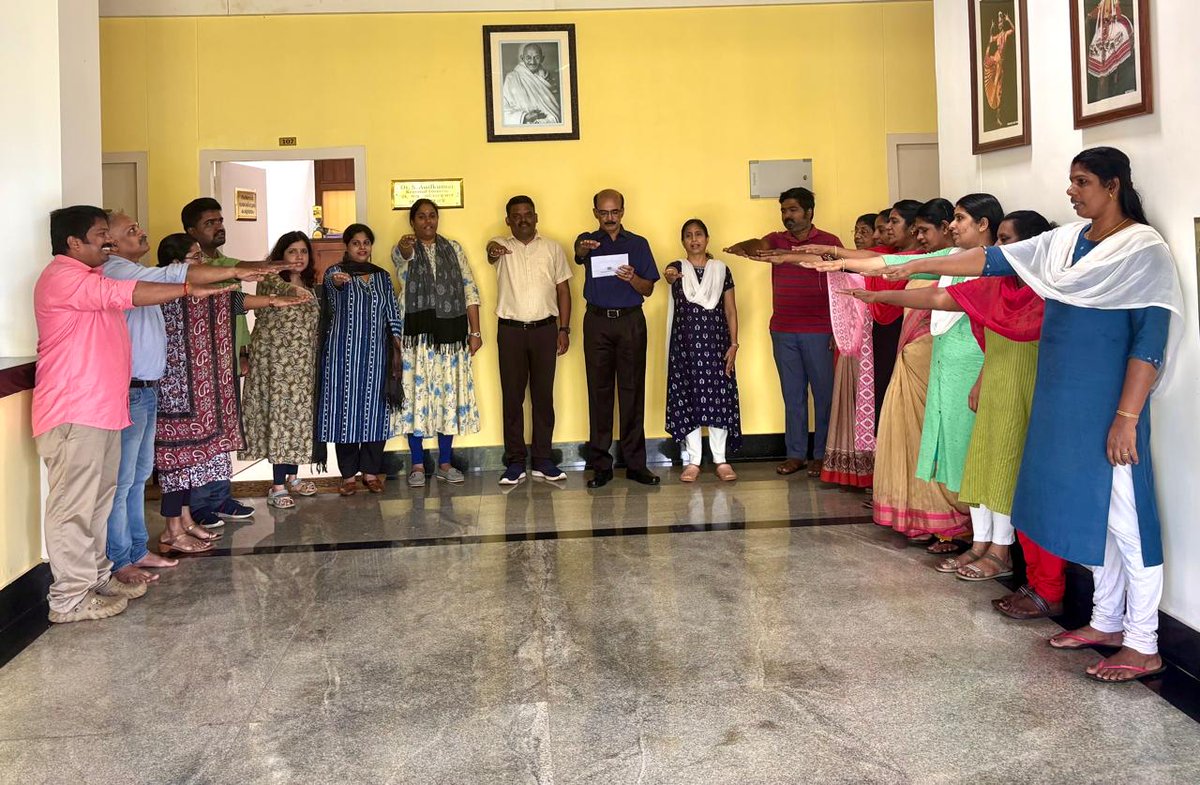 IIMC_India's tweet photo. As part of #FitIndiaWeek, @iimckottayam organized a '#FitIndiaPledge' program where faculty and staff enthusiastically took the pledge, committing to lead a healthy and active lifestyle.
#FIW2024 #FitCollegeFitIndia @MIB_India @FitIndiaOff
@YASMinistry @Media_SAI @PIBTvpm https://t.co/YKaZTxQRaA