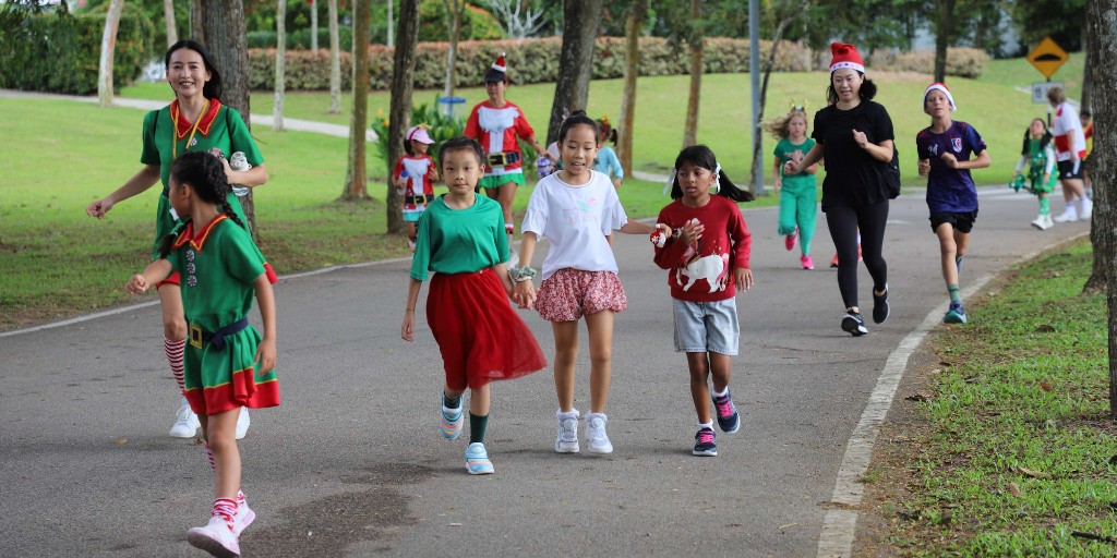 This week, our Prep School pupils, parents and beaks came together for the first-ever Santa Run at MCM. Everyone dressed up in their best Christmas outfits and brought their holiday cheer as they walked or ran laps around the mile to raise money for charity.