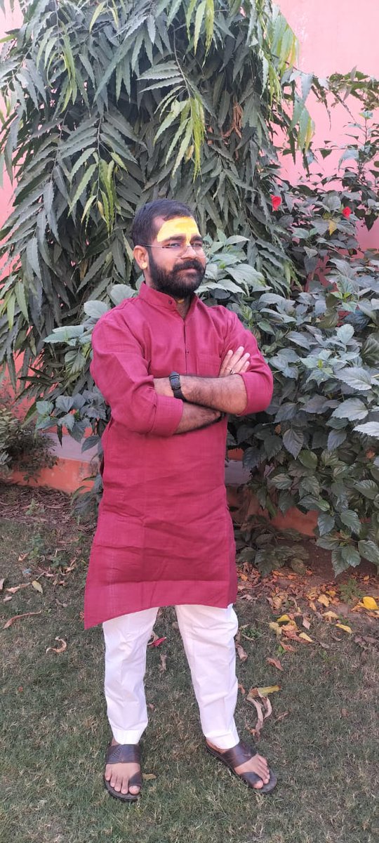 DharmendraRss_'s tweet photo. झुक जाते हैं जो लोग आपके लिए किसी*
भी हद् तक.
वह सिर्फ आपकी इज़्ज़त ही नहीं करते*
आपसे प्रेम भी करते हैं
किसी का सरल स्वभाव उसकी कमज़ोरी नहीं होता है  @OfficeOfDSRSS

@MahendraBJP_01 उसके संस्कार होते हैं
🙏 जय श्री राम🙏 https://t.co/dW9IHzTkiv
