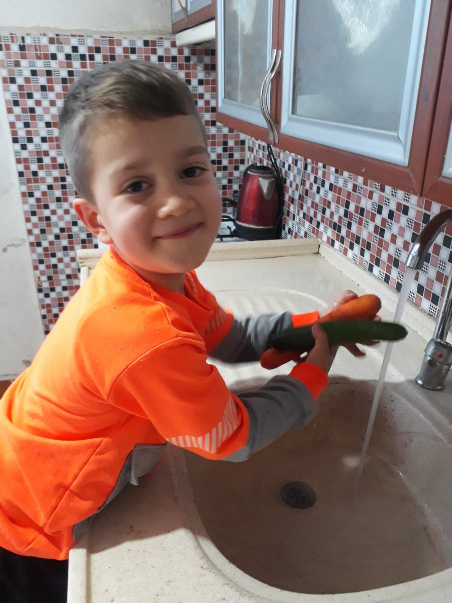 TaskesigiOkulu's tweet photo. Türkiye Yüzyılı Maarif Modeli kapsamında;
Yaşam Becerileri Projesinin ilkokul veli faaliyeti kategorisi içerisinde yer alan "Meyve ve Sebze Yıkama"etkinliği uygulandı .
@tcmeb @Ordu_MEM @CaybasM @mfvargeloglu @ELTHakanAYDIN https://t.co/LIMcqG52I3