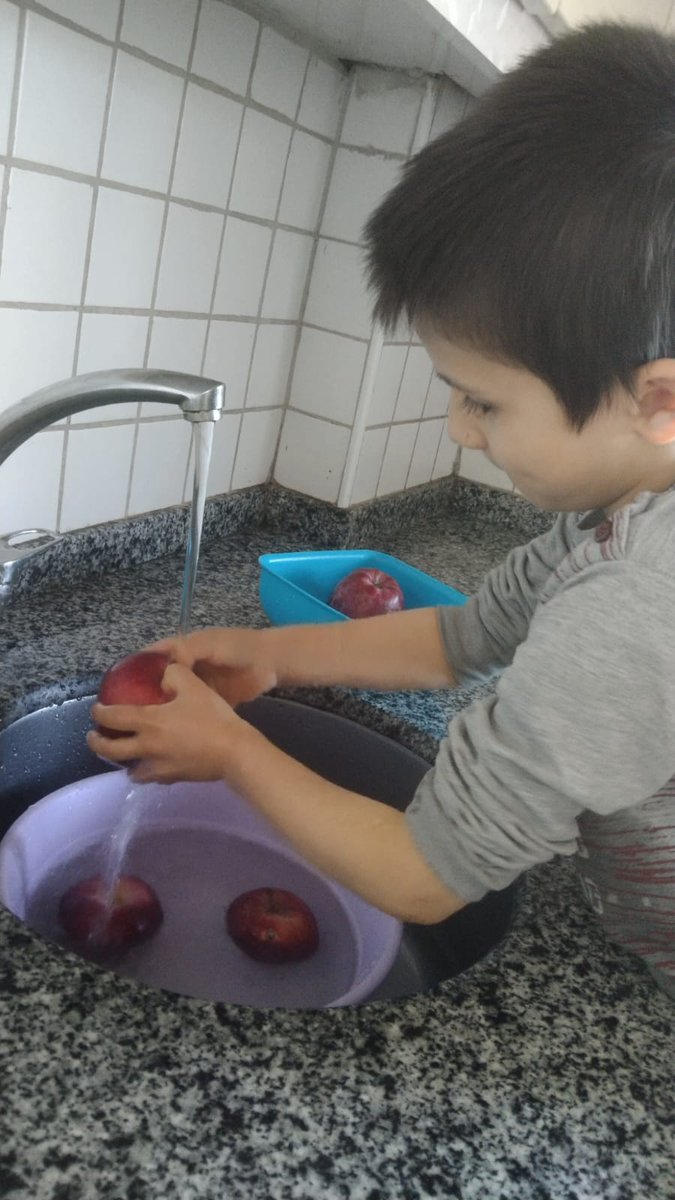 TaskesigiOkulu's tweet photo. Türkiye Yüzyılı Maarif Modeli kapsamında;
Yaşam Becerileri Projesinin ilkokul veli faaliyeti kategorisi içerisinde yer alan "Meyve ve Sebze Yıkama"etkinliği uygulandı .
@tcmeb @Ordu_MEM @CaybasM @mfvargeloglu @ELTHakanAYDIN https://t.co/LIMcqG52I3