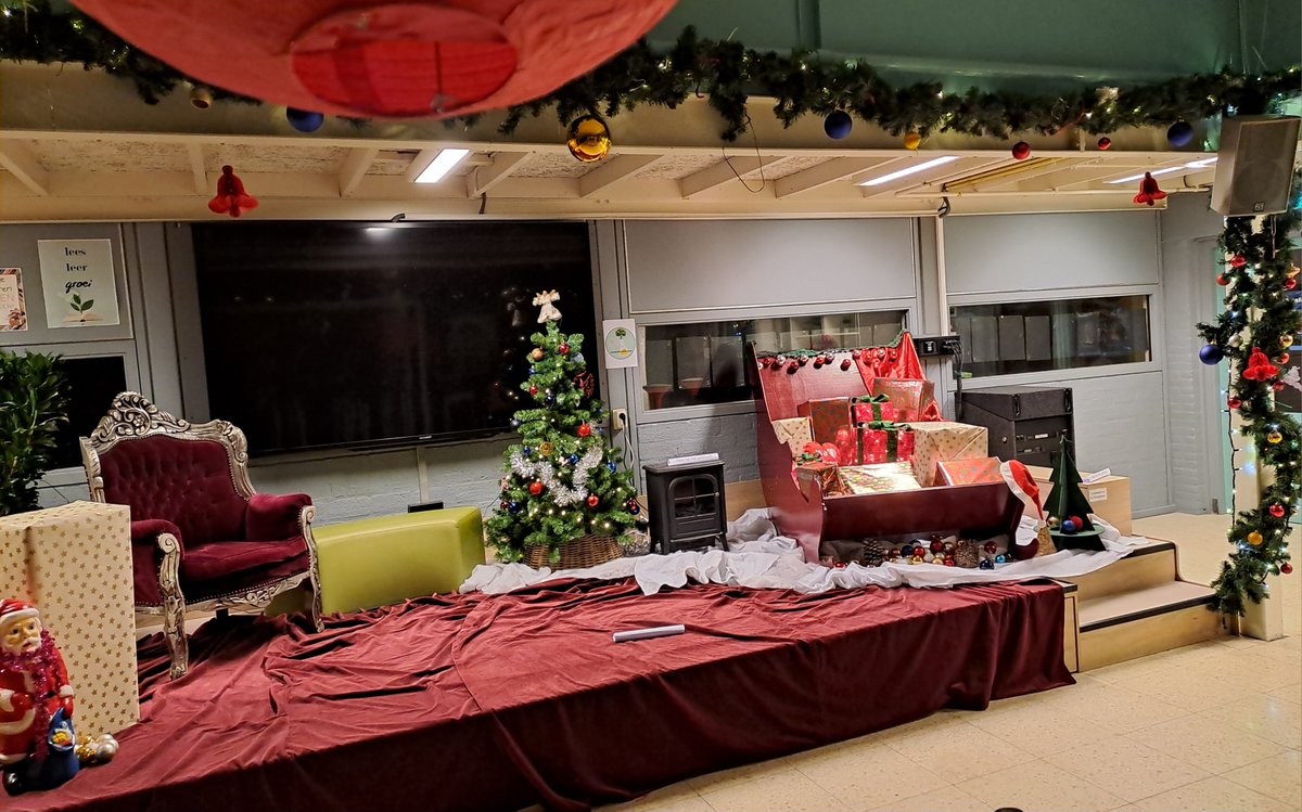 obsmeentmaarn's tweet photo. Gisteravond is de school weer mooi in kerstsfeer omgetoverd.
Heel veel dank ouders en kerstcommissie! https://t.co/p2ohwmWbMz