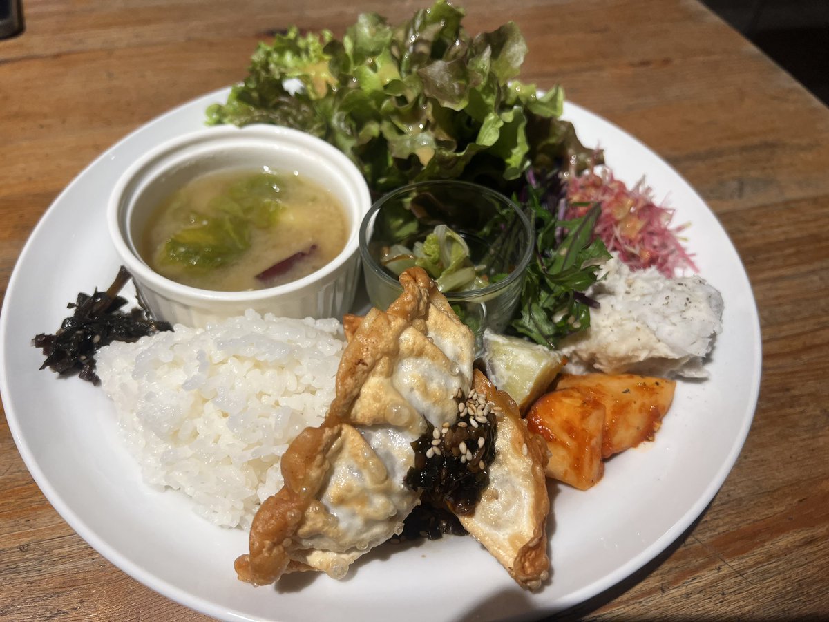 obaryutaro3's tweet photo. さいたま市さくら区
THE LJ

地元の無農薬野菜を使ったプレート、身体にすんなり入る優しい味わい。

お料理はもちろん、自家製ジンジャーエールやケーキも抜群のセンスで美味かった。

#lj #thelj #さいたま市 #さくら区 #南与野駅 #無農薬野菜 #オーガニック https://t.co/GQlJpadW90