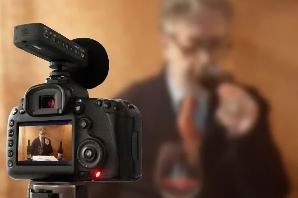 DoctorWine: nasce la nuova rubrica dedicata alle video degustazioni: E’ stata inaugurata da pochi giorni la prima serie della nuova rubrica “Degustati per voi da DoctorWine” composta da 20 puntate che saranno pubblicate entro… dlvr.it/TGhgF5 #vino #wine #winelover