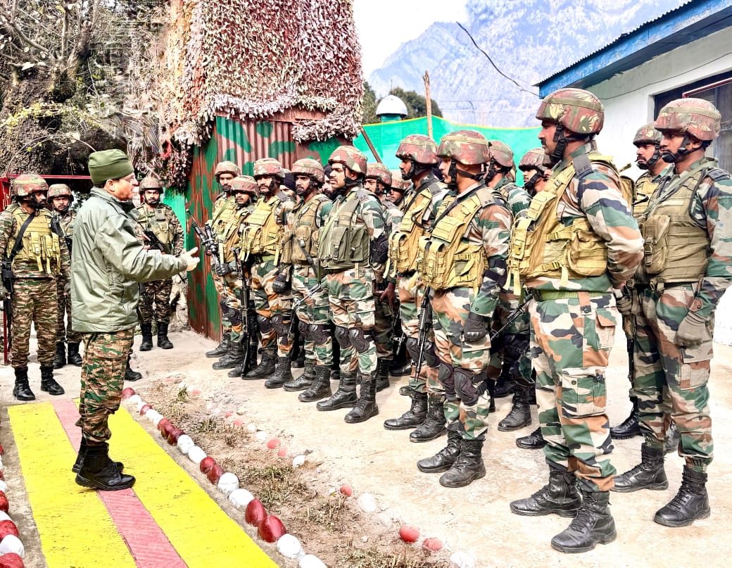 TheYouthPlus's tweet photo. #GOC #WhiteKnightCorps accompanied by #GOC #CIFDelta visited #Kijai #Doda sector to review the prevalent security situation and operational preparedness.

#GOC commended the troops for their steadfast commitment and emphasized the importance of maintaining the highest standards. https://t.co/ldw6ET8db6