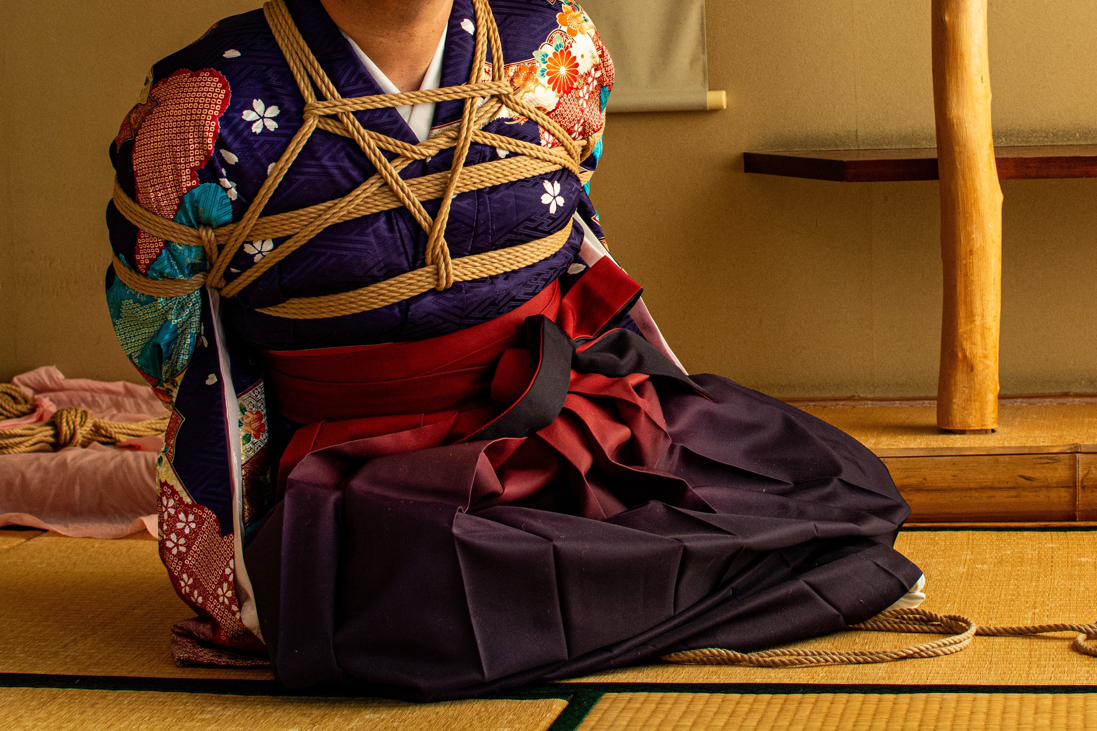 袴　緊縛 