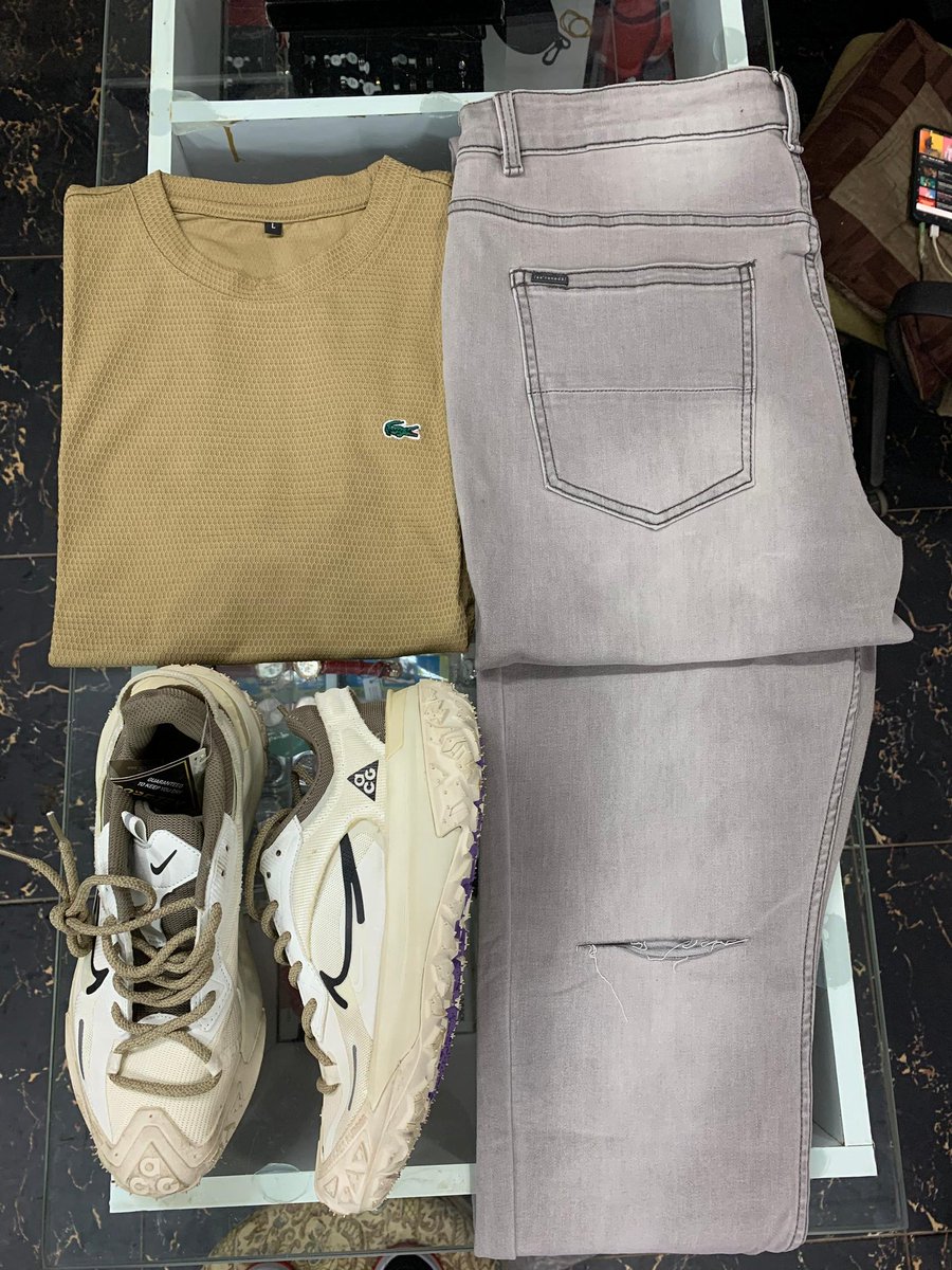 Kukwithu's tweet photo. Look good with @Chris_I_N_V at an affordable price🔥🔥

T-Shirts K35,000 
Trousers K45,000 
Shoes K135,000 
Watches K55,000

LOCATION: Lilongwe area 47 sec 5 and Lilongwe city mall

📞📱: 0993814081 https://t.co/CnfrF4LbBJ
