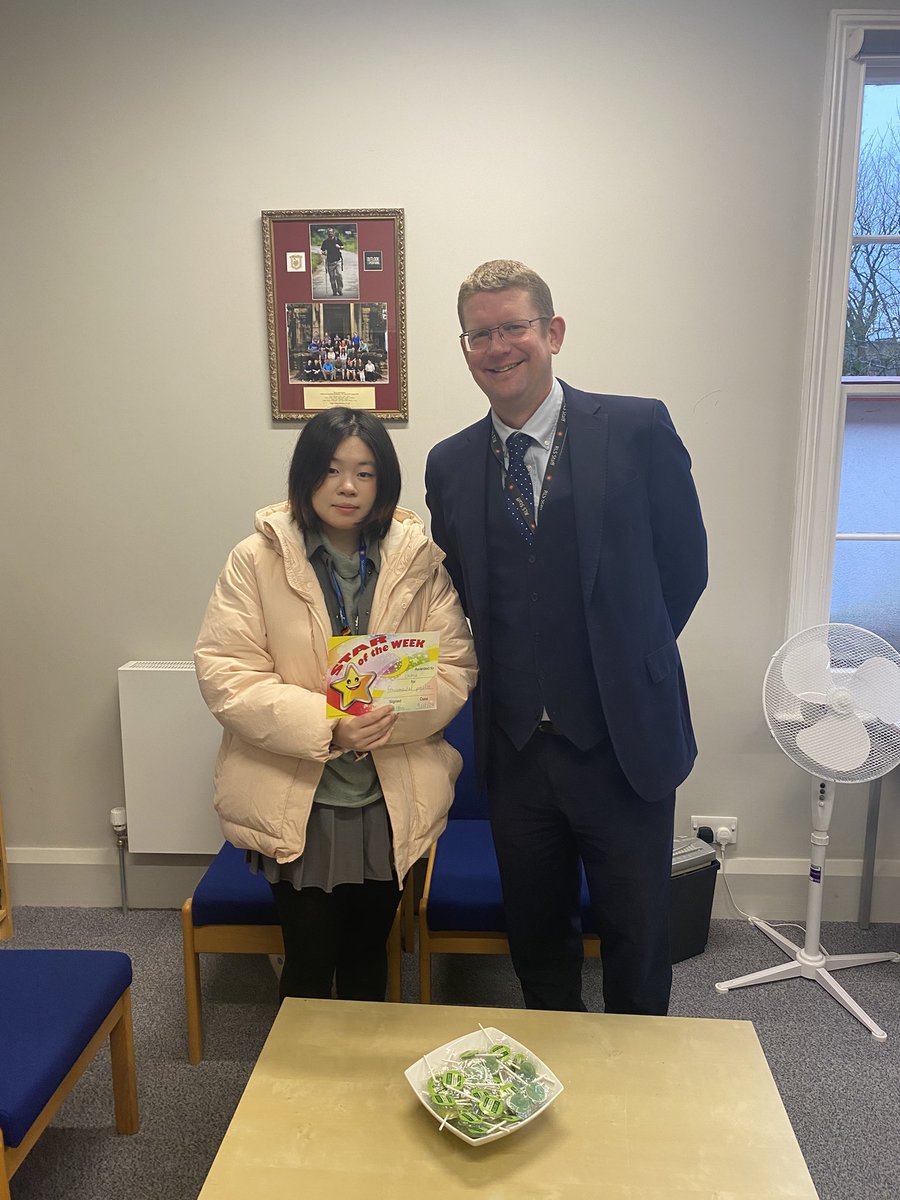 CarlyFlanagan11's tweet photo. Our sixth form star of the week is Emme! Emme has been doing a wonderful job of highlighting the importance of eco- friendly initiatives across the school. ⭐️ @TheRoyalLatin https://t.co/uToZfaUT4Q