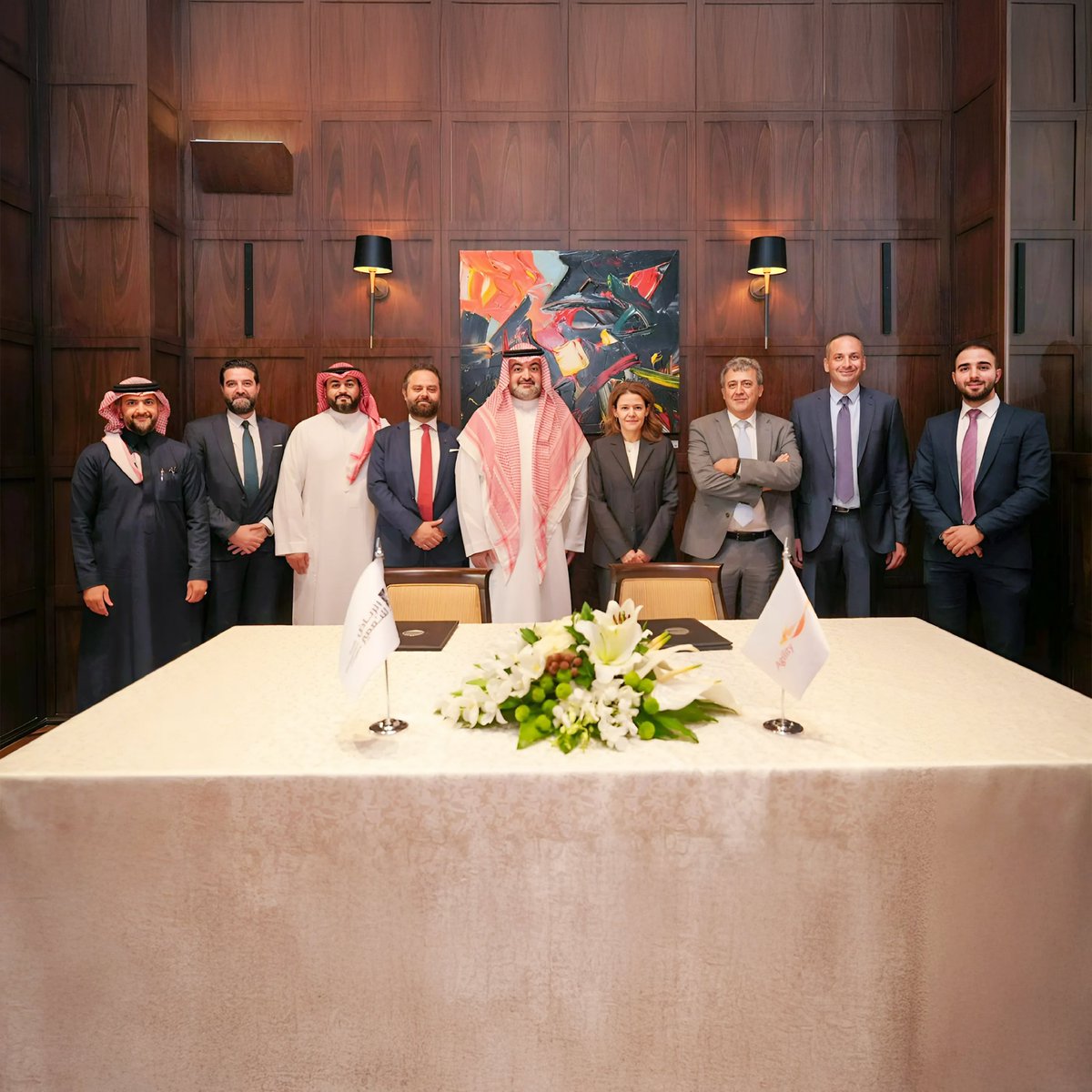 تفخر شركة الرياض للتعمير وأجيليتي للمجمعات اللوجستية بالإعلان عن توقيع شراكة استراتيجية تهدف إلى تطوير مشروع مرافق #لوجستية متكاملة في حي الرمال بمدينة #الرياض. يمتد المشروع على مساحة 97,904 متر مربع ويشمل إنشاء مستودعات عالمية بمساحة 58,000 متر مربع تلبي أعلى المعايير.

تمثل هذه