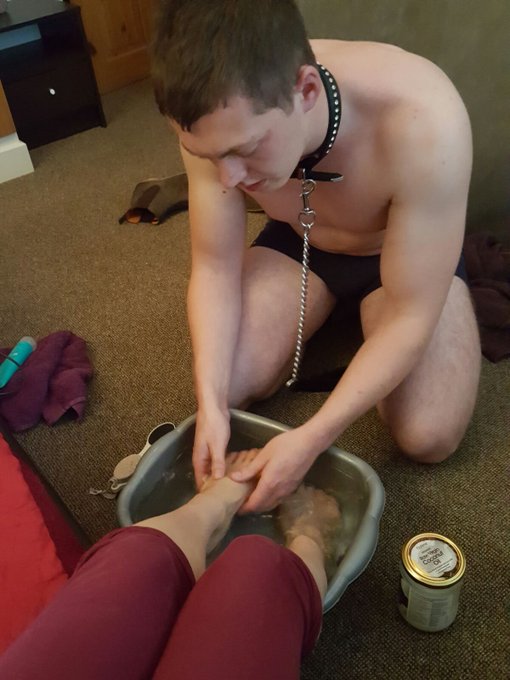 yourgoddessanna's tweet photo. 8 slaves = £6670 in JUST 5 days. #goddessLifestyle  Come bow and work for me ;) https://t.co/MOfcjIF2Wv