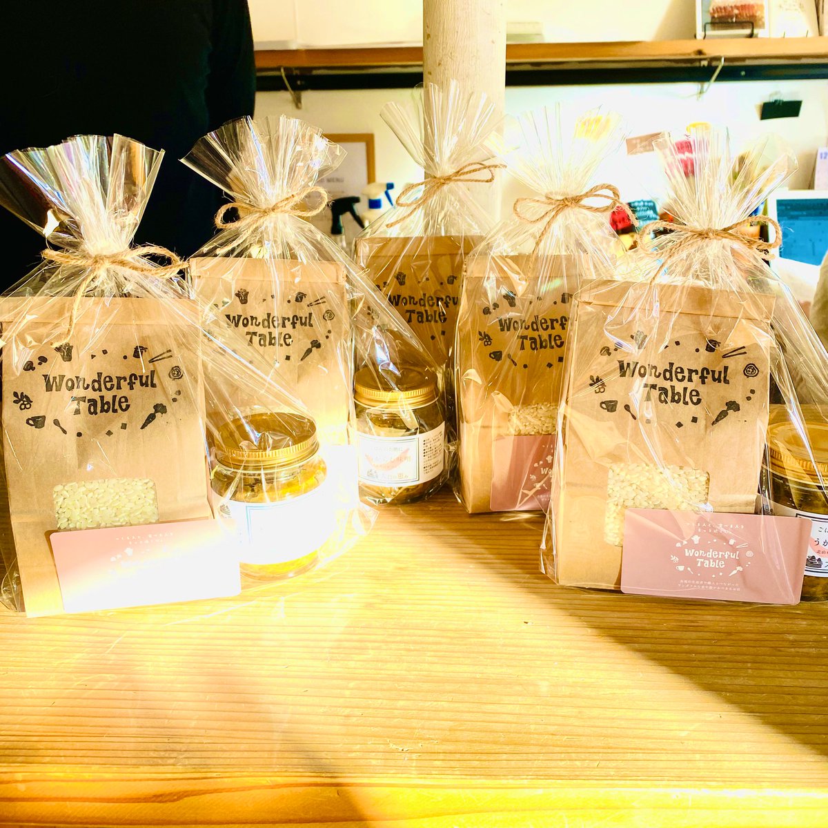 mikafun_haniwa's tweet photo. #古墳フェス 
古墳1グランプリ投票プレゼントの
『各地のええもん』受け取ってます✨

 高槻の芥川商店街内のお店
 #Wonderfultable さんからは
 【お米ととうがらし味噌】のセット!!
現店舗は今月末で閉店され来年京都へ移転されるので高民は今のうちにお買い物してね❤︎

https://t.co/ZW20XPpVzV https://t.co/ihNzXtnt1T
