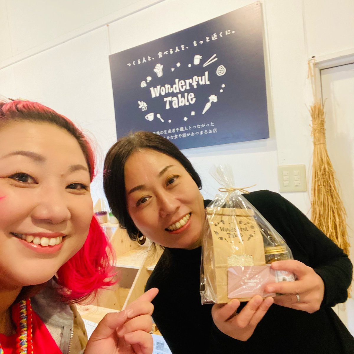 mikafun_haniwa's tweet photo. #古墳フェス 
古墳1グランプリ投票プレゼントの
『各地のええもん』受け取ってます✨

 高槻の芥川商店街内のお店
 #Wonderfultable さんからは
 【お米ととうがらし味噌】のセット!!
現店舗は今月末で閉店され来年京都へ移転されるので高民は今のうちにお買い物してね❤︎

https://t.co/ZW20XPpVzV https://t.co/ihNzXtnt1T
