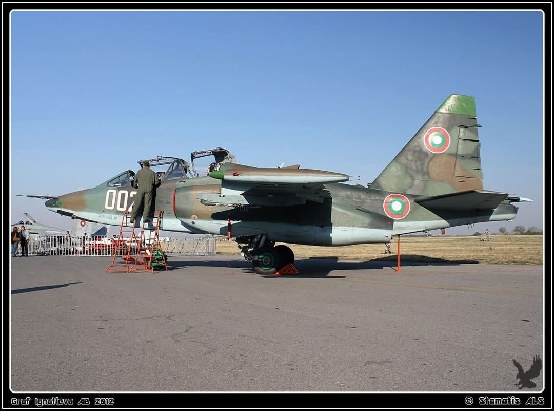 Stam_A337's tweet photo. 🇧🇬 Bulgarian Air Force
Sukhoi Su-25UBK Frogfoot
s/n 002
Graf Ignatievo AB (LBPG)
October 6, 2012
#BuAF #Su25 #Frogfoot #GrafIgnatievo https://t.co/12BYBiS83l