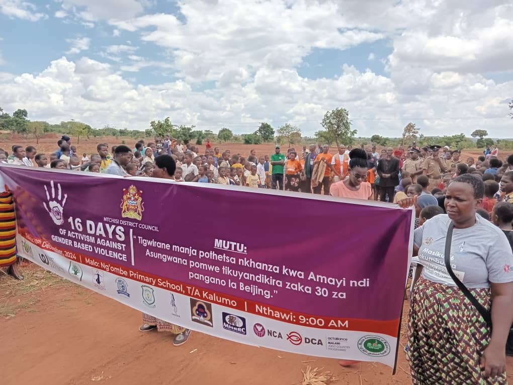 NOYDmalawi's tweet photo. 16 Days of Activism to end Gender Based Violence is underway in Ntchisi Ng'ombe school ground, the event started with a Matching from Ng'ombe Trading Center to the venue. @ntchisiyouthfm , @UN_Women, @SCIMalawi https://t.co/8kTRmOmKOl