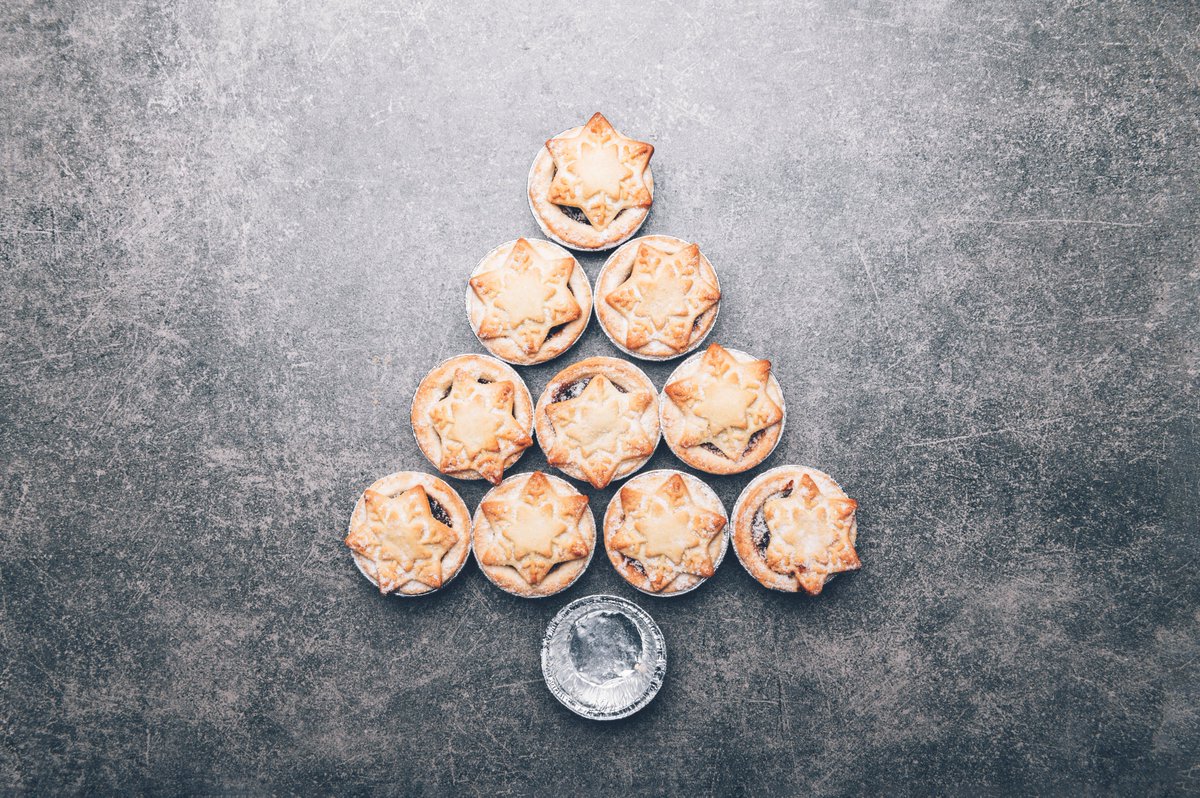 🚨Christmas special Lunch &amp; Boat Cruise this Friday the 13th of December. You will be greeted on board with a glass of mulled wine and during the trip festive music will be playing while you are served a delicious 3 course hot Christmas meal followed by coffee and mince pies.🚢
