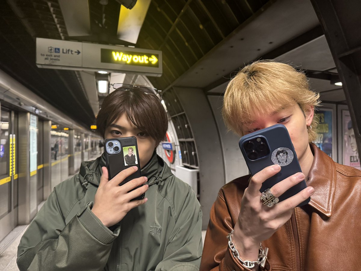 psyfe_member's tweet photo. Taking the underground with RYUSHIN in London ✨

#REN
#PSYCHICFEVER https://t.co/95mxnfYt1H
