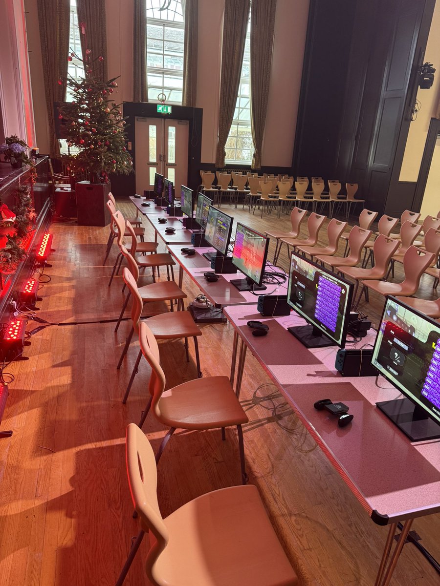 ComputingAtDAS's tweet image. Thanks to our IT team for the amazing setup. Our Splatoon 3 tournament group stages are well underway.