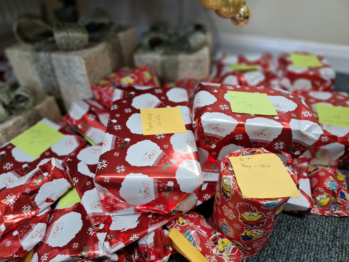 Thanks for your kindness! 🙏
We've been collecting for our local SVP, <a href="/NOAH_Luton/">NOAH Enterprise</a>, founded by the inspirational Sr Eileen, &amp; <a href="/LutonFoodbank/">Luton Foodbank</a>. Thanks Interact Youth Group, LIF members &amp; Rita James  -💚- Fundraising, donating &amp; wrapping 
<a href="/bedspolice/">Bedfordshire Police</a> <a href="/iecemigrants/">Dettteus</a>  <a href="/CatholicBishops/">CatholicBishops</a>