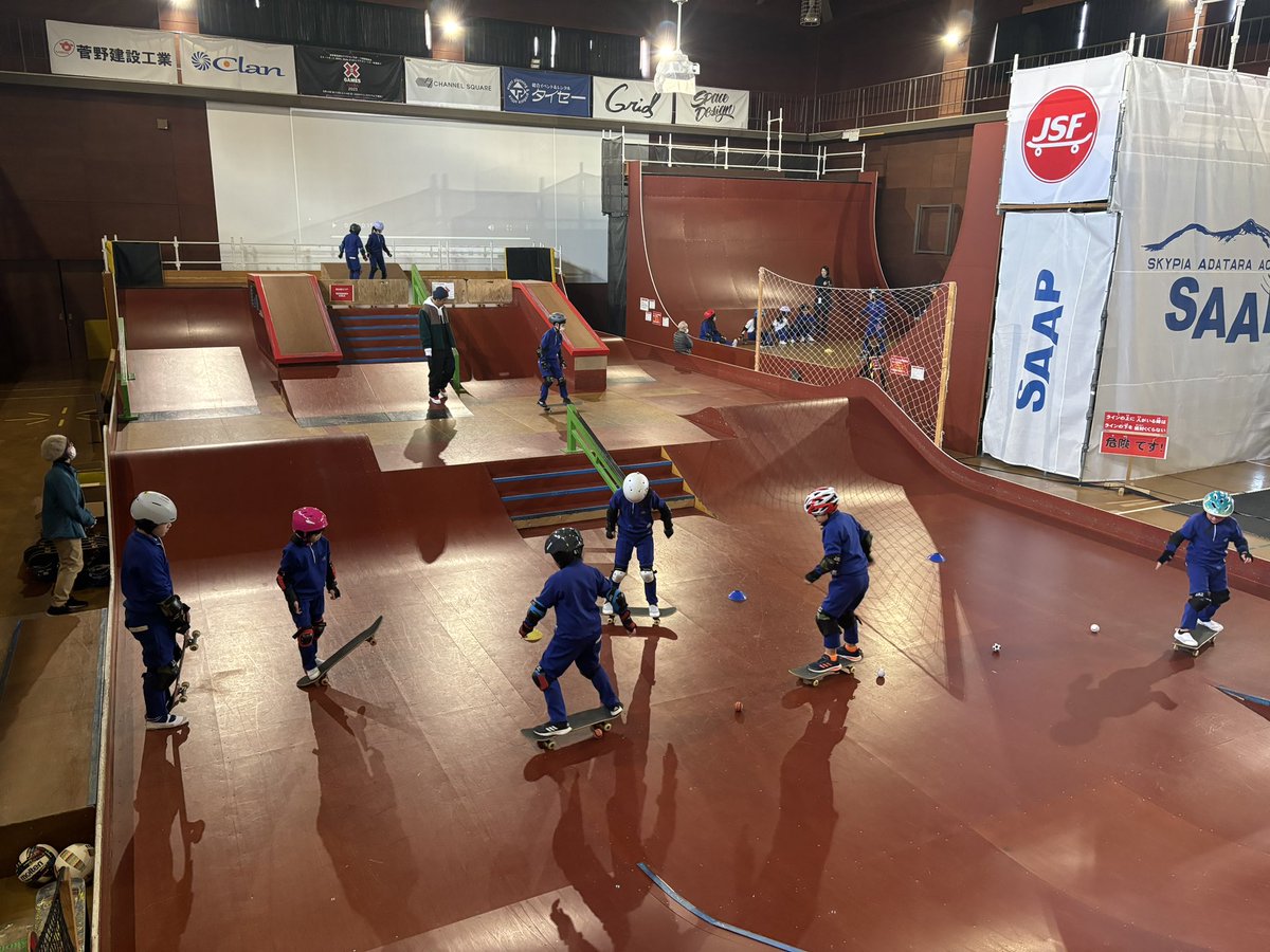 indoorpark_fw's tweet image. 今週より
地元安達太良小学校の
体育の授業の一環で

スケートボード教室が行われています！

回を重ねるごとに
子どもたちがスケートボード上手になってる〜🔥🔥

子どもたち
楽しそうに授業に取り組んでいました✨

#チャンスク
#体育
#スケートボード