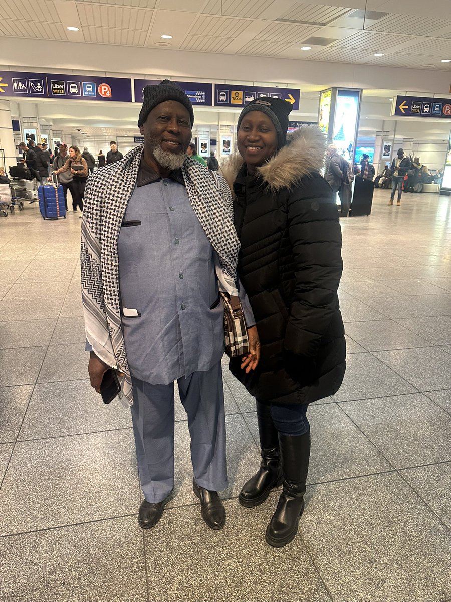 abdoulodia's tweet photo. Bienvenue à mon adorable beau père sur le sol Canadien ✌️

Il a voulu confondre le froid de Dalaba, dinguiraye et dabola dont il est habitué à la fraîcheur canadienne 😂 https://t.co/MrLIRyQfrf