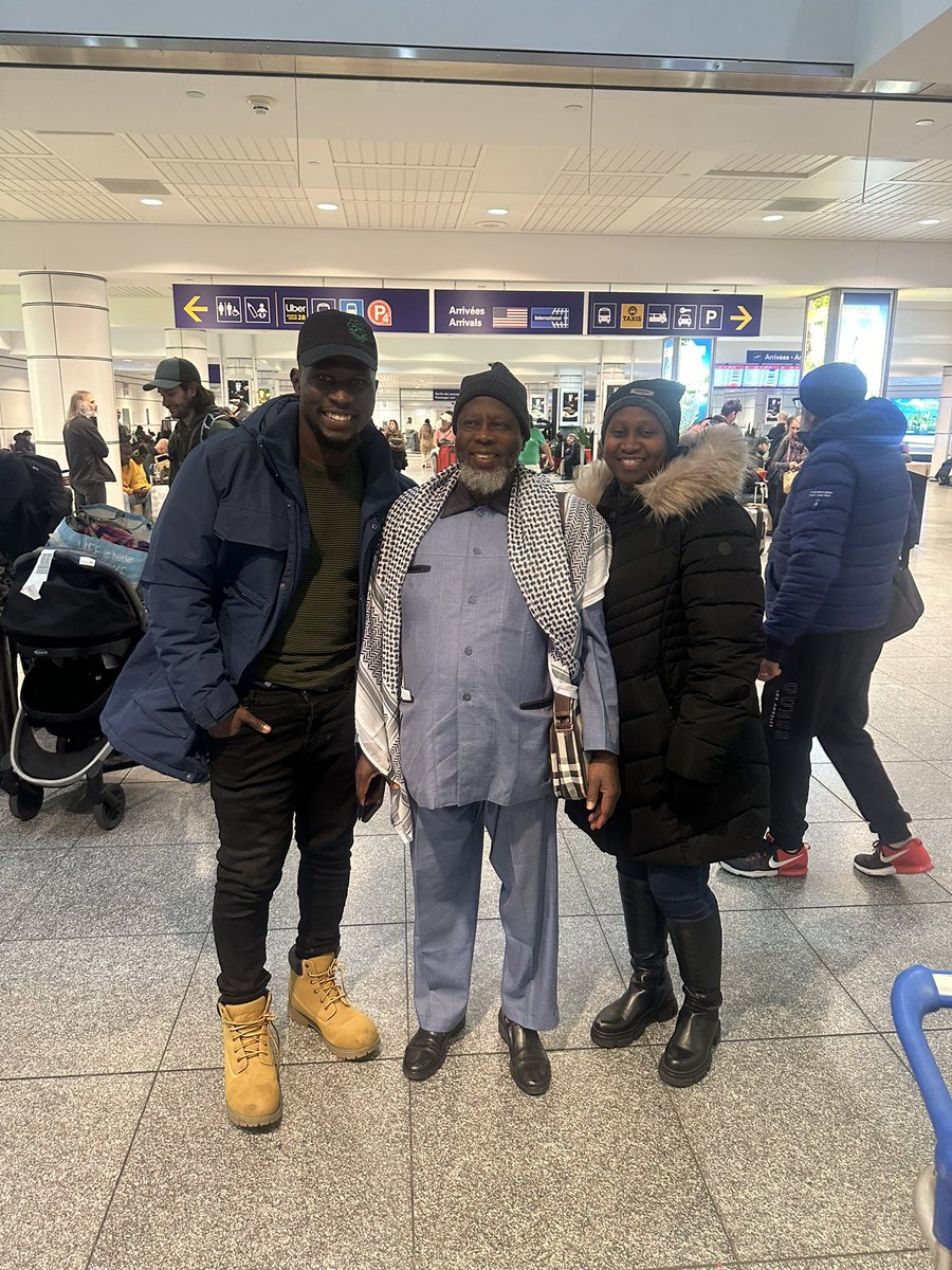 abdoulodia's tweet photo. Bienvenue à mon adorable beau père sur le sol Canadien ✌️

Il a voulu confondre le froid de Dalaba, dinguiraye et dabola dont il est habitué à la fraîcheur canadienne 😂 https://t.co/MrLIRyQfrf