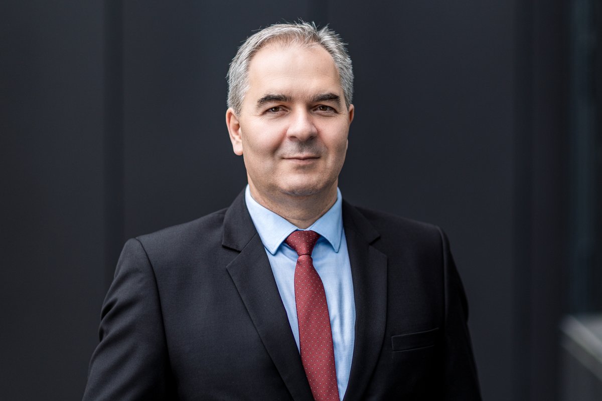 Akademie_ved_CR's tweet photo. Zvoleným kandidátem na funkci předsedy Akademie věd ČR pro období 2025–2029 se stal Radomír Pánek z Ústavu fyziky plazmatu AV ČR. https://t.co/tOvIx5XHgu