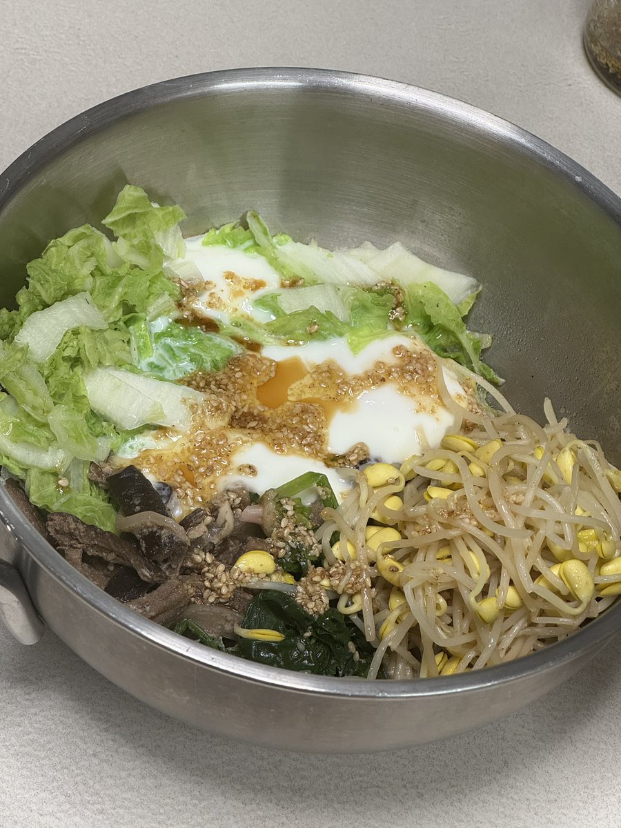 오늘 저녁은 초간단 7분 원팟 비빔밥

제가 좋아하는 홀썸 유투브 보고
저속노화밥에 야채 마구 넣고
계란 하나 물조금 넣고 7분 쪄서 
초간단 비빔밥 해먹었습니다 

너무 간단하고 건강하고 맛있어요 ♥️