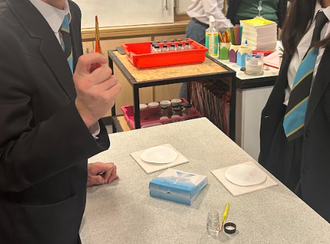 WilliamwoodHS's tweet image. S1 Science Club.
Lots of fun with fire writing this week. Well done everyone! 😀 #wwhsscience#UNCRCarticle 29