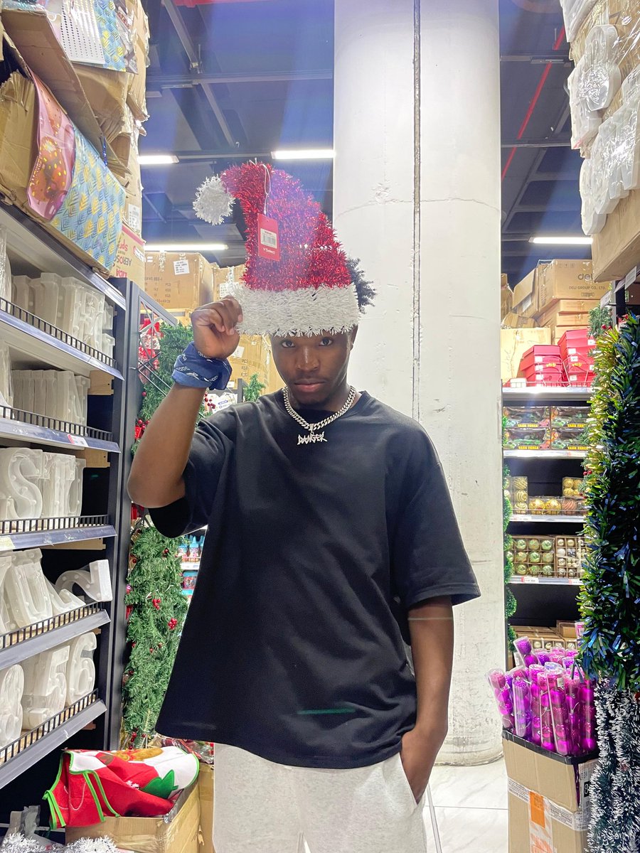 nizzledandytbd's tweet photo. Tell me why SANTA🎅🏿 and SATAN😈 are spelled with same letters https://t.co/HWRVIm05oX