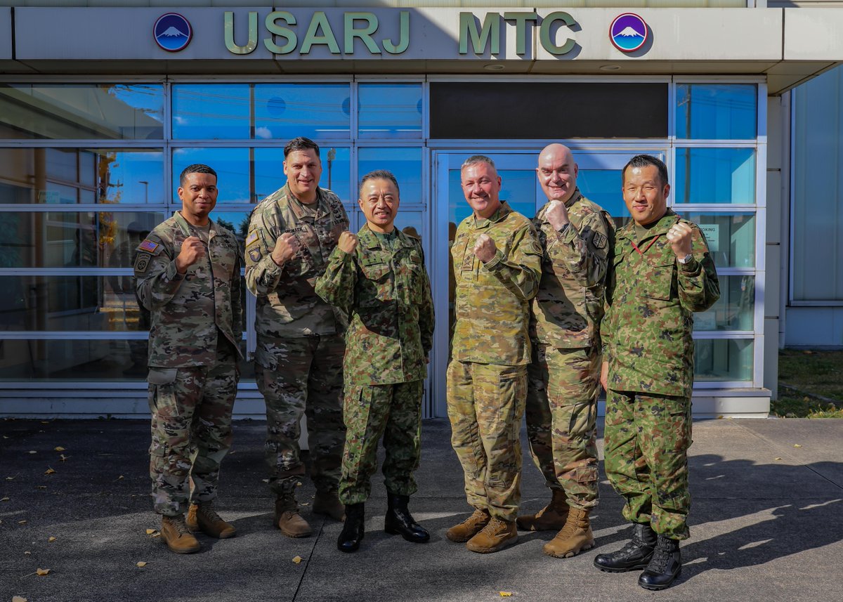 I_Corps's tweet photo. Building strength through shared effort 

@USArmy, @JGSDF_pr, @USARJ_PAO &amp; @AustralianArmy leaders, pose during #YamaSakura87 at Sagami General Depot
For 40+ years #YS87 has showcased the US-Japan Alliance’s commitment to peace, stability, and security in the Indo-Pacific region https://t.co/LFohdvgpnN