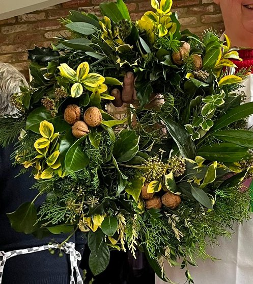 OGWL's tweet image. Wreath making 2024 in aid of @Lindengate