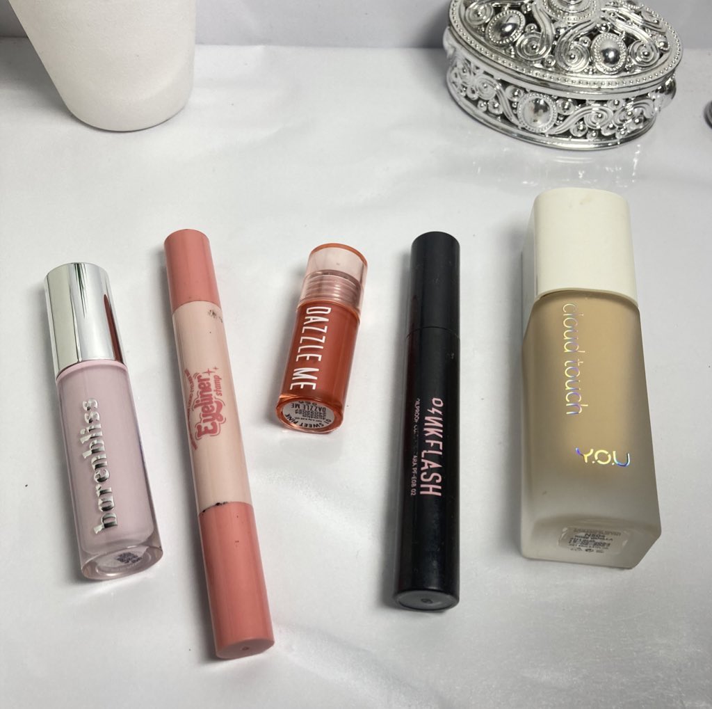 ayyaafyu's tweet photo. nyobain makeup an tanpa tools😆

ternyata hasilnya flawless dan bisa dijadiin refrensi buat makeup satset anti ribet😉 https://t.co/MhG3mvzdM1