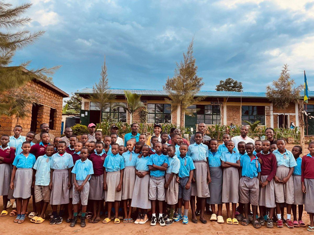 _PABRA's tweet image. EP Kamuyange School in Gasabo, Kigali - Rwanda, is transforming nutrition through its #SchoolFeedingProgram. By growing #HighIronBeans, the school ensures learners get essential nutrients for better health, energy, &amp;amp; learning. A great example of #AgriculturalInnovation!