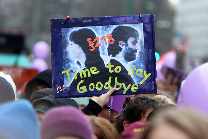 Rund 4.000 Menschen demonstrierten am 7. Dezember 2024 in Berlin für die  Legalisierung von Abtreibungen, ein Recht auf Beratung und die  Kostenübernahme durch die Krankenkassen sowie die ersatzlose Streichung des Paragraphen § 218.
Fotos: umbruch-bildarchiv.org/abtreibungen-l…
#wegmit218