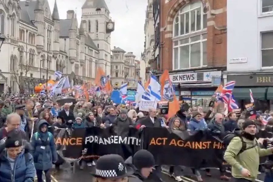 all_israel_news's tweet photo. 'Zero tolerance to antisemites' - 32,000 march in London against antisemitism https://t.co/SVzNlXh7QM

#England #London  #Antisemitism #StandAgainstHate #LondonMarch #UnityAgainstHate #Solidarity #OxfordUniversity https://t.co/L2XxrPrcrP
